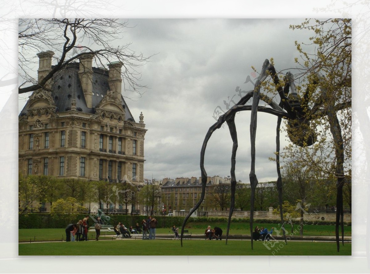 巴黎街头的建筑和雕塑图片