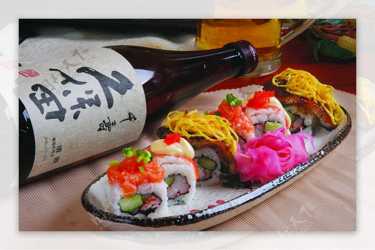 日本海鲜寿司长拼盘图片