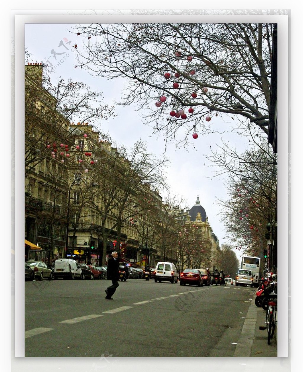 巴黎假日里的街景图片