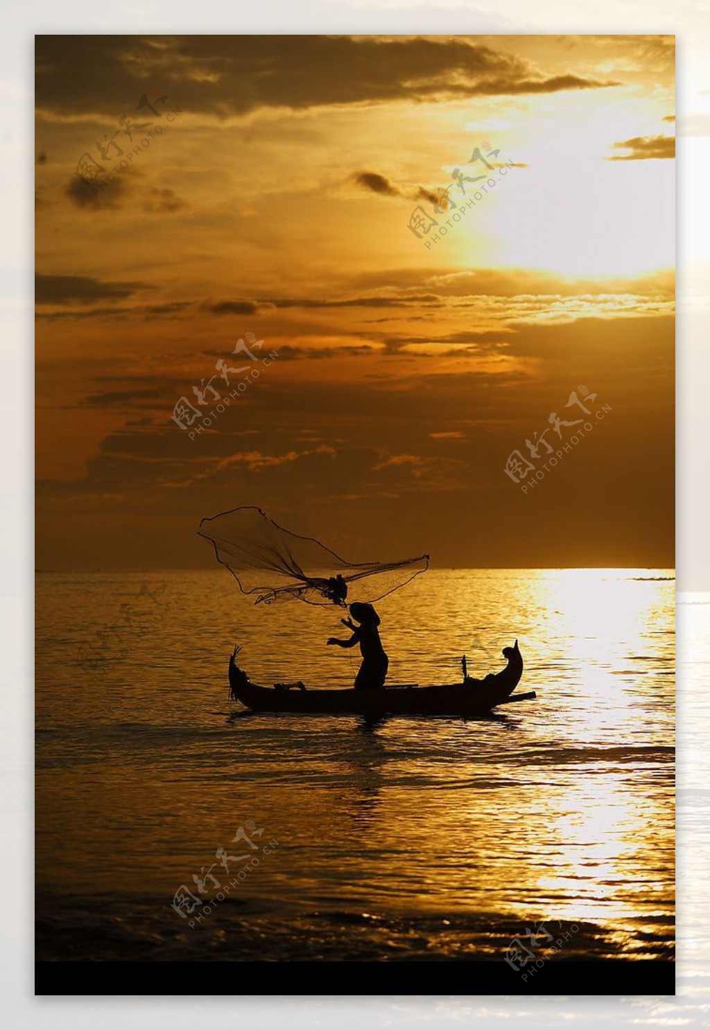 黄昏的渔夫图片