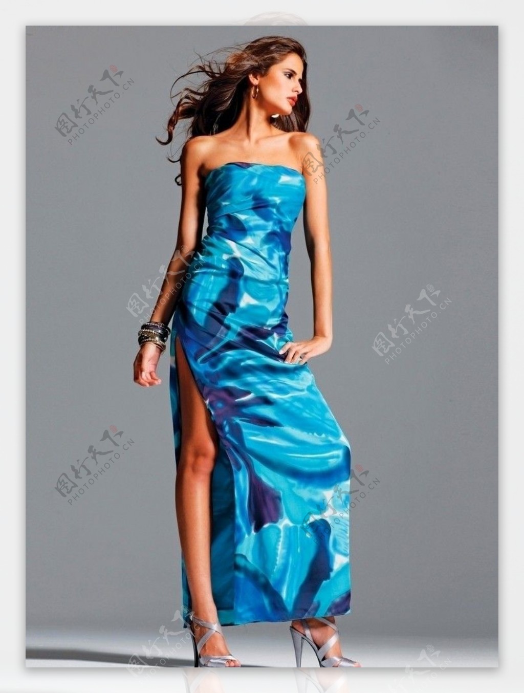 蓝色裙子性感美女模特图片