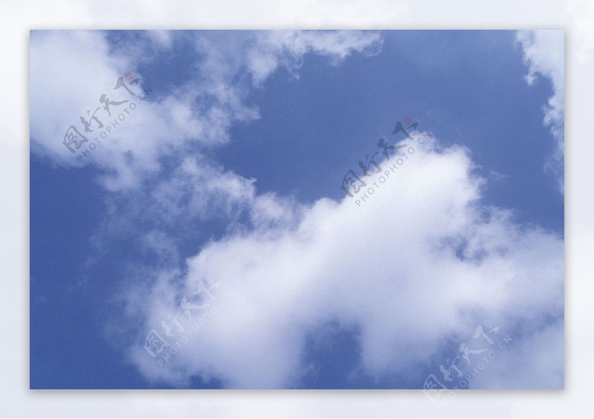 天空的一朵白云图片