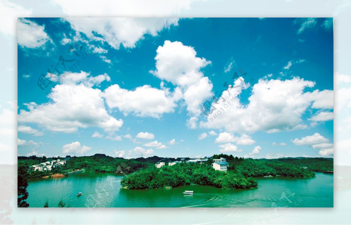 蓝天白云湖图片