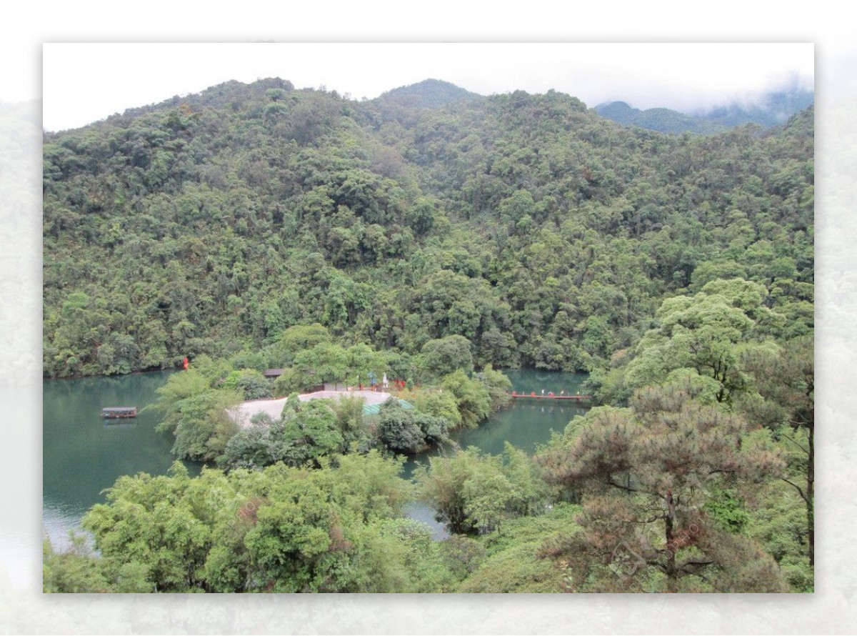 肇庆鼎湖山湖心岛图片