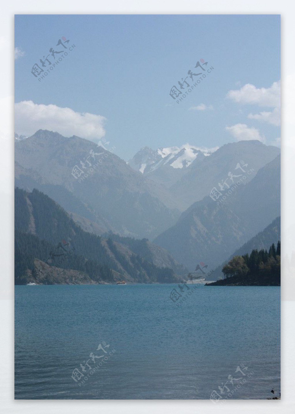 天山天池深景图片