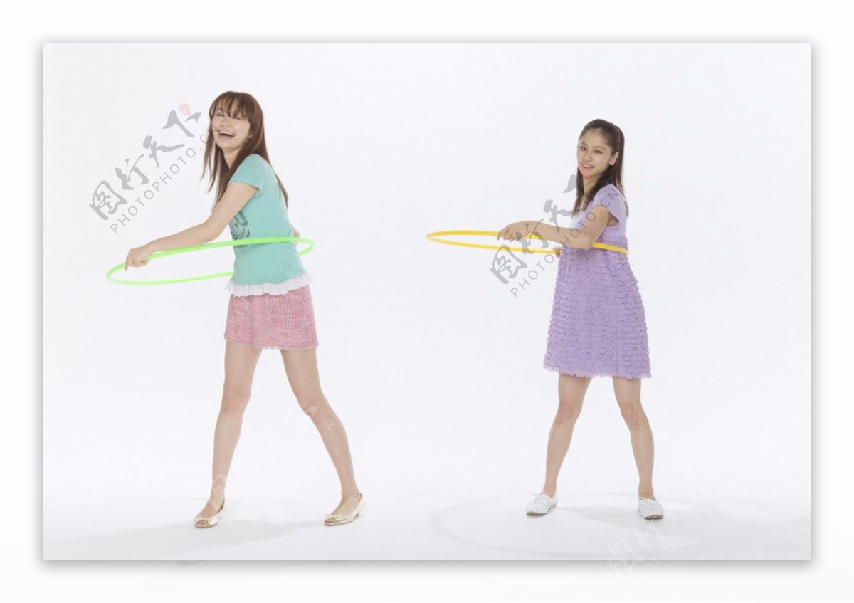 快乐的女孩转呼啦圈-蓝牛仔影像-中国原创广告影像素材
