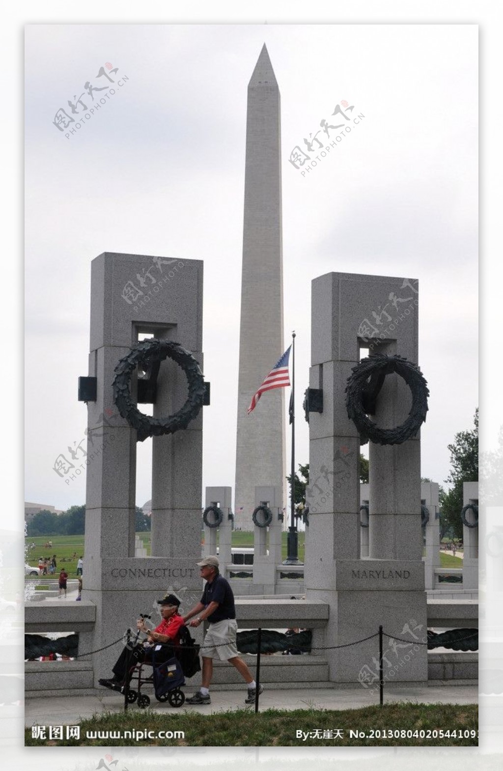 走过二战纪念广场的老图片