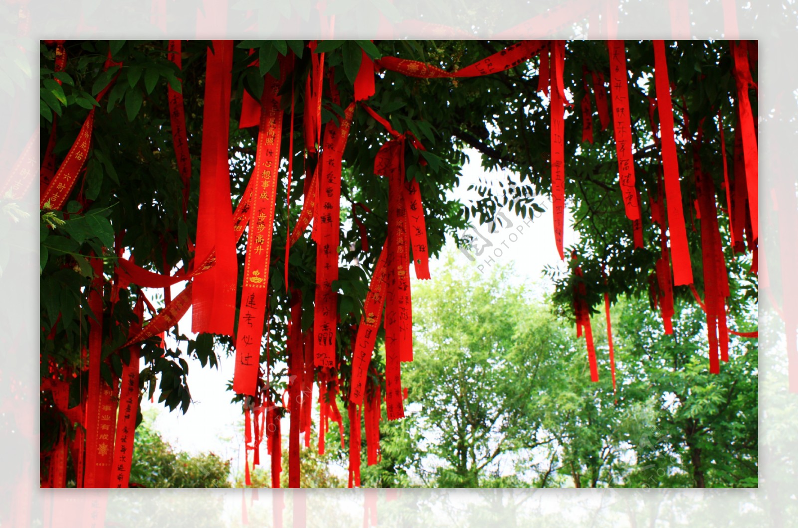 广西桂林中元节祈福仪式 万盏河灯漂资江