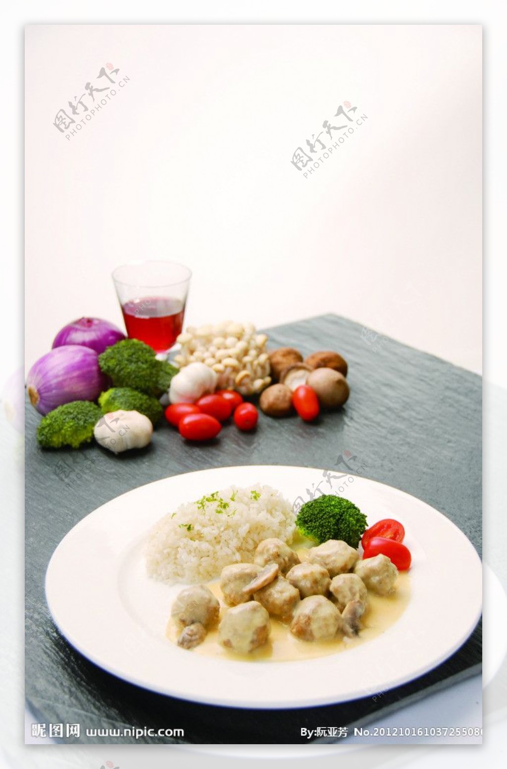 瑞典蘑菇肉丸饭图片