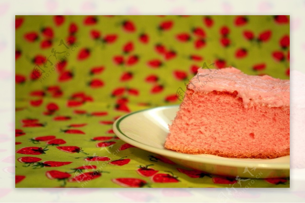 草莓味蛋糕图片