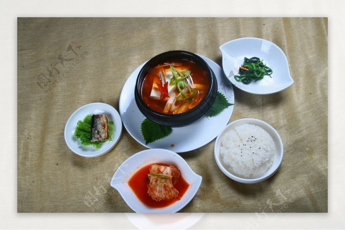 韩式套餐大酱汤图片