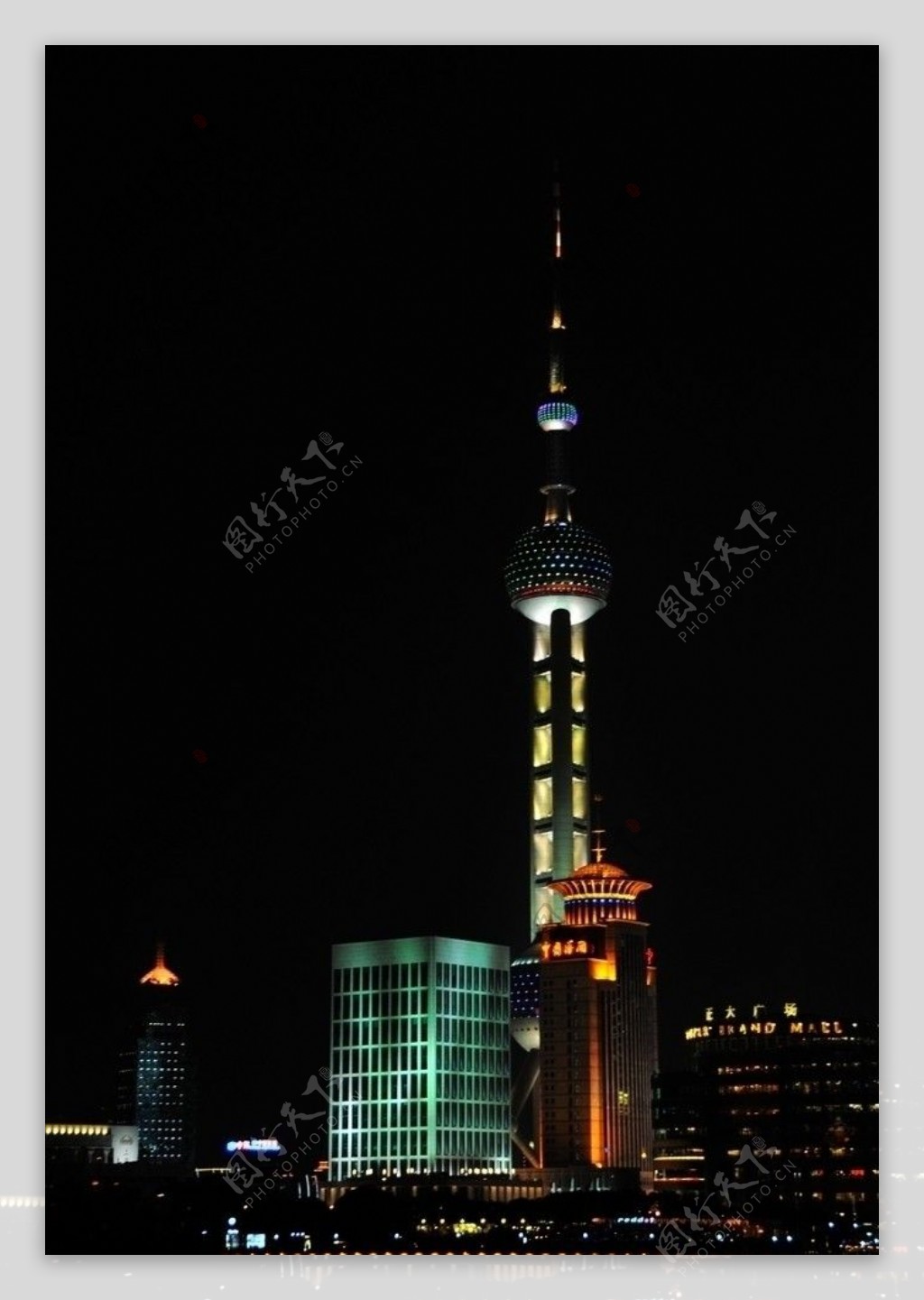 高清晰上海东方明珠塔夜景图片