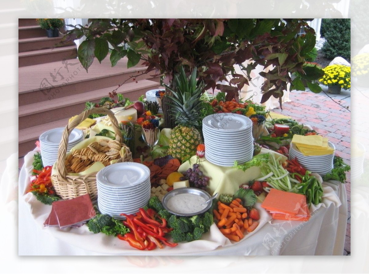 自助餐陈列自选顾客食物瓜果水果蔬果沙拉沙律酒店图片