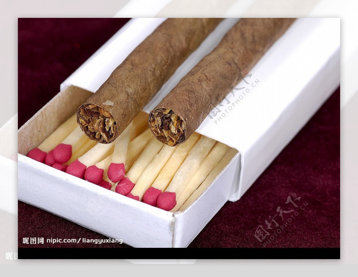 雪茄烟和火柴图片