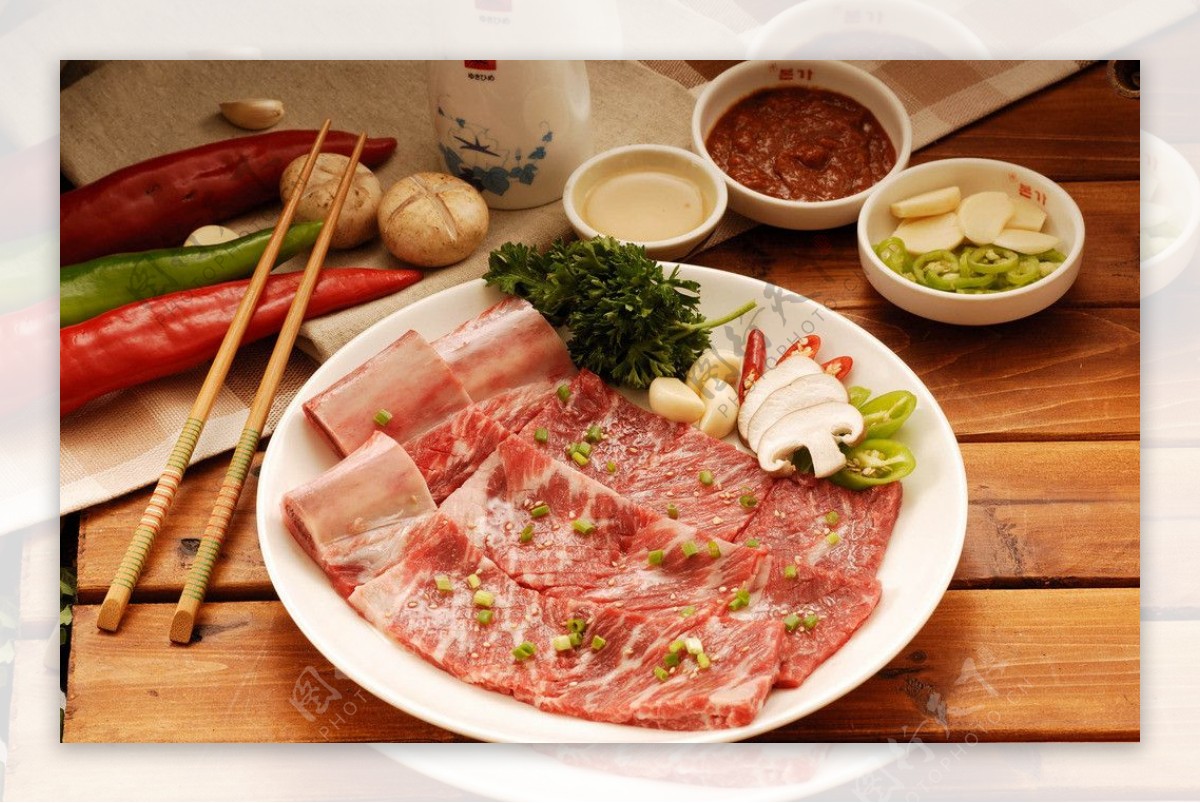 韩国料理调味牛排图片