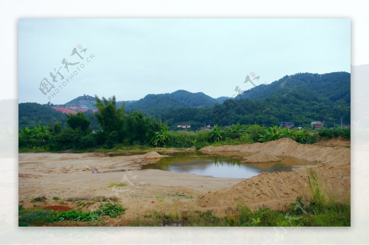 山水风景梅江两岸图片
