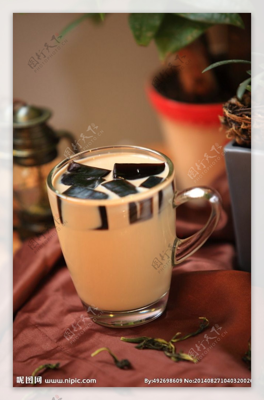 仙草奶茶图片