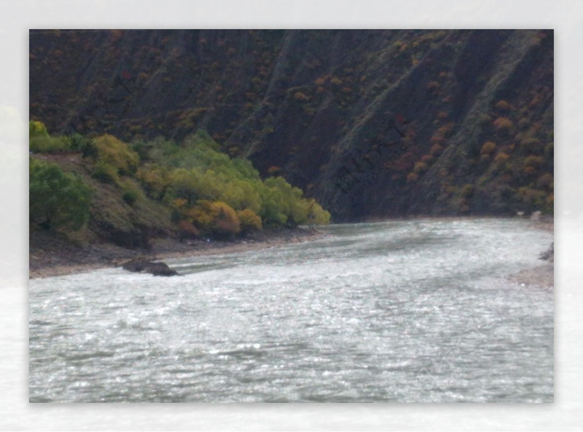 高原河流图片