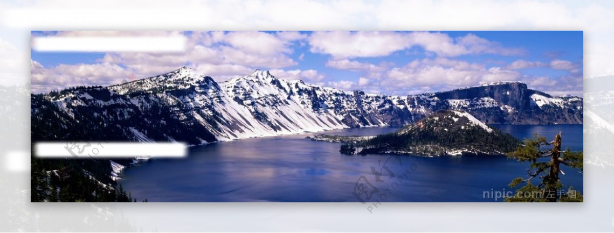 冰雪覆盖的火山湖图片