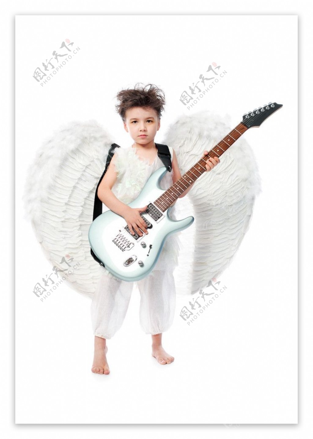 打扮成天使弹吉他的小帅哥图片