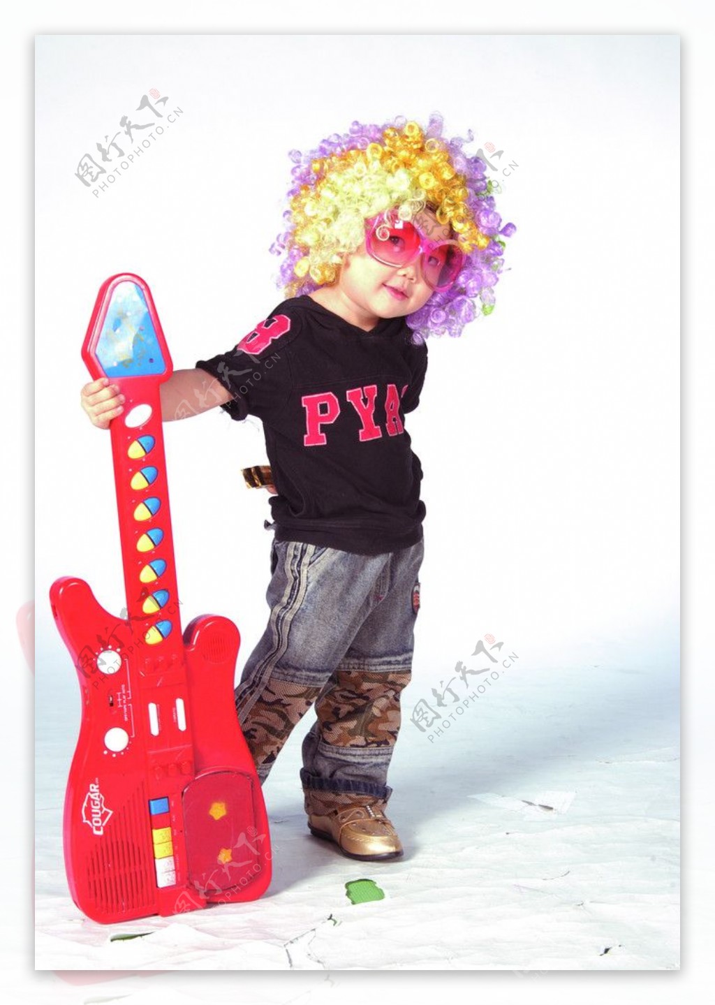 酷小子宝贝儿童摄影吉他手爆炸式图片
