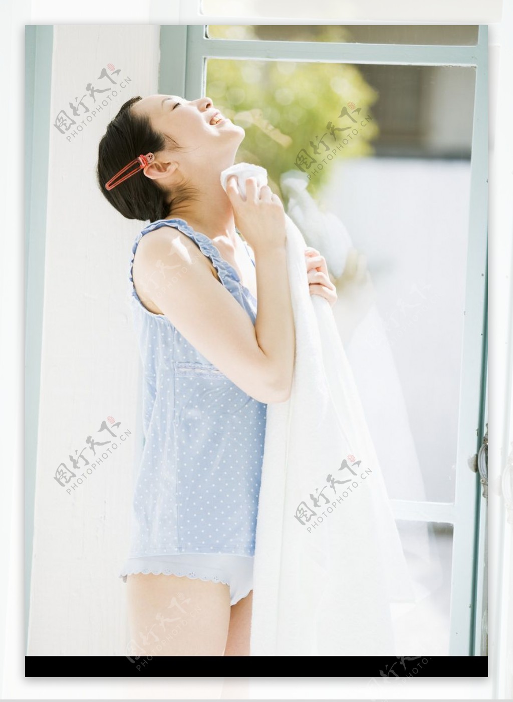 女性轻松淋浴0124