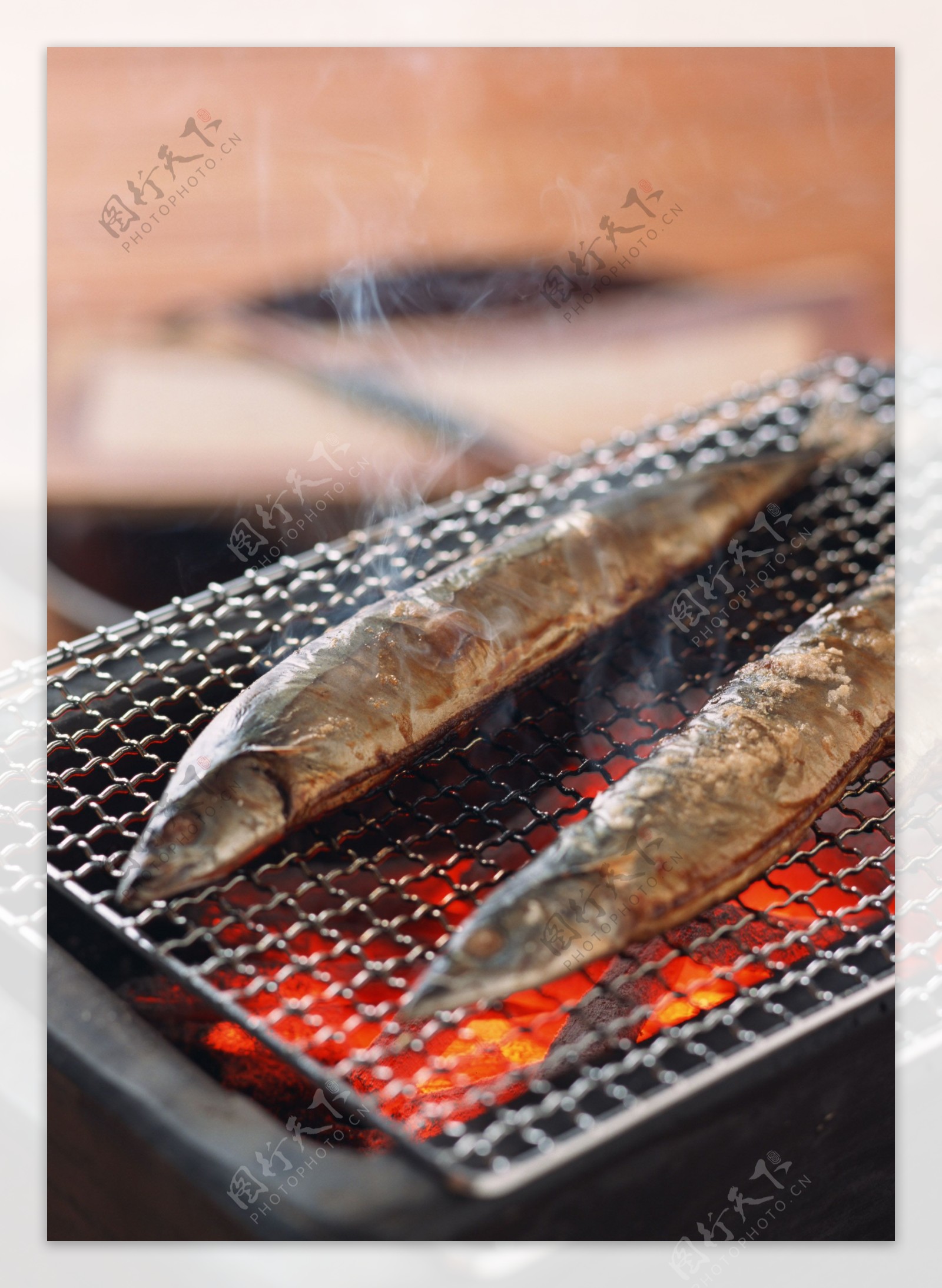 木炭烧烤鱼