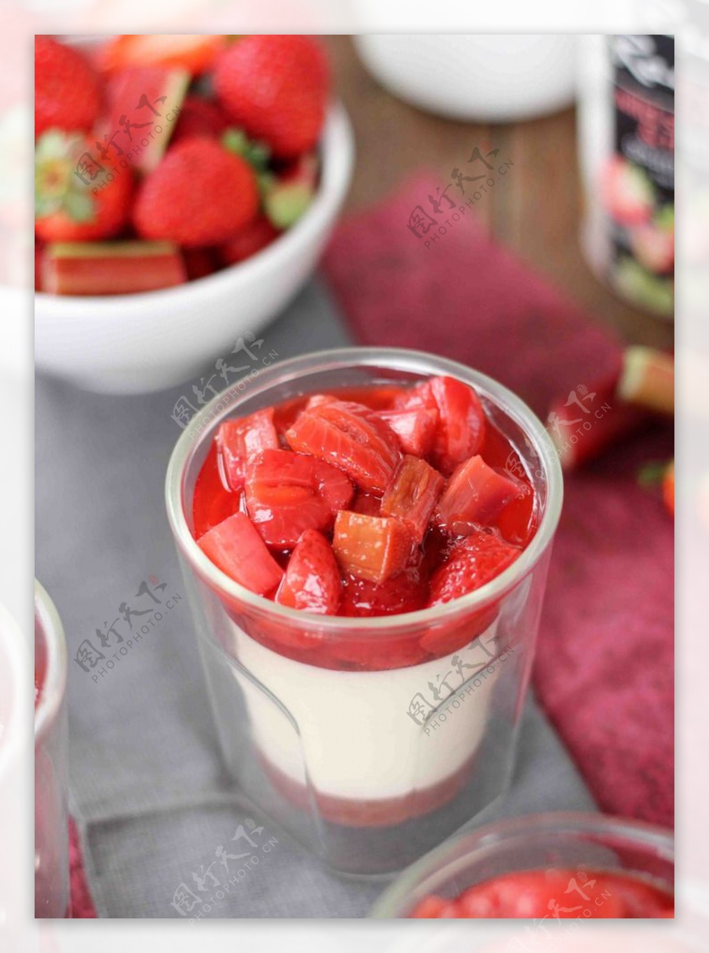 草莓果酱酸奶布丁