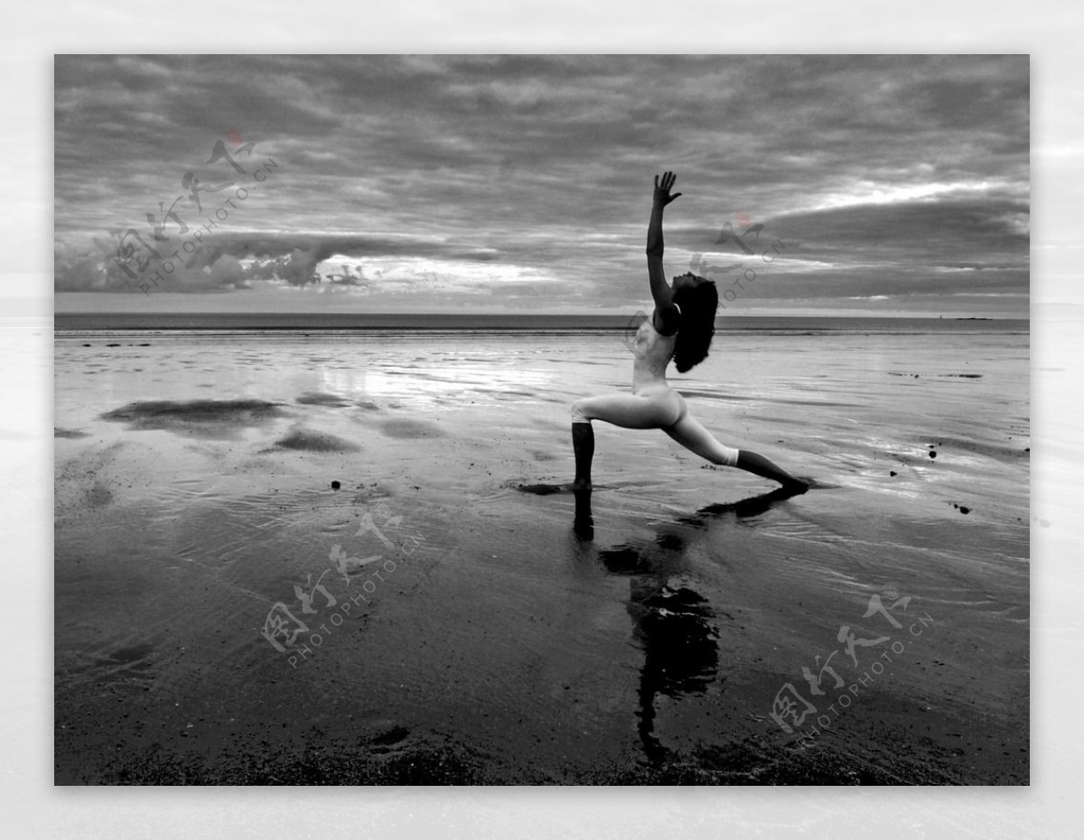 海边瑜伽艺术照