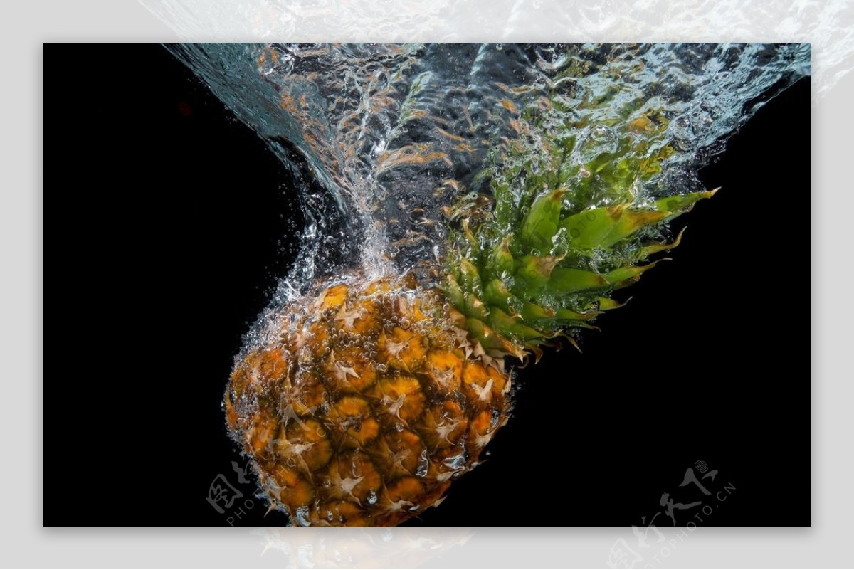 菠萝落水摄影