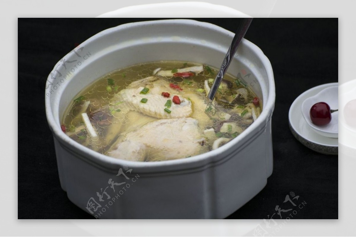 菌菇土鸡汤,菌菇土鸡汤的家常做法 - 美食杰菌菇土鸡汤做法大全