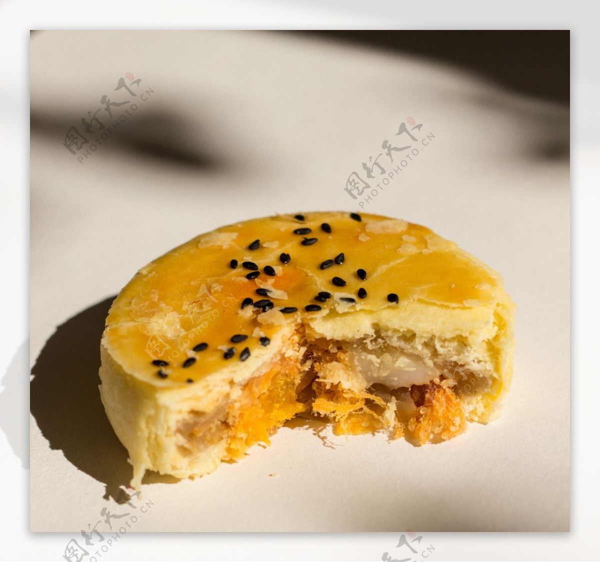 麻薯肉松豆沙蛋黄月饼