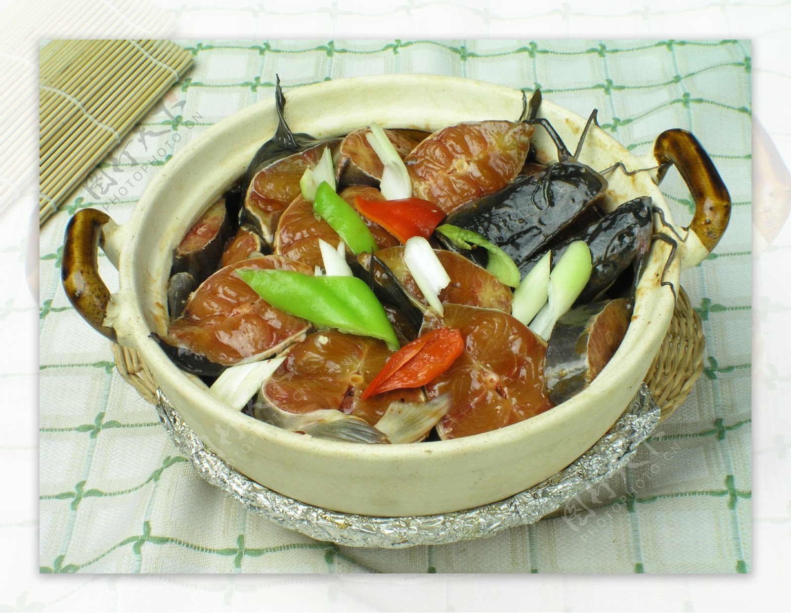 泰国食物烤鲶鱼高清摄影大图-千库网