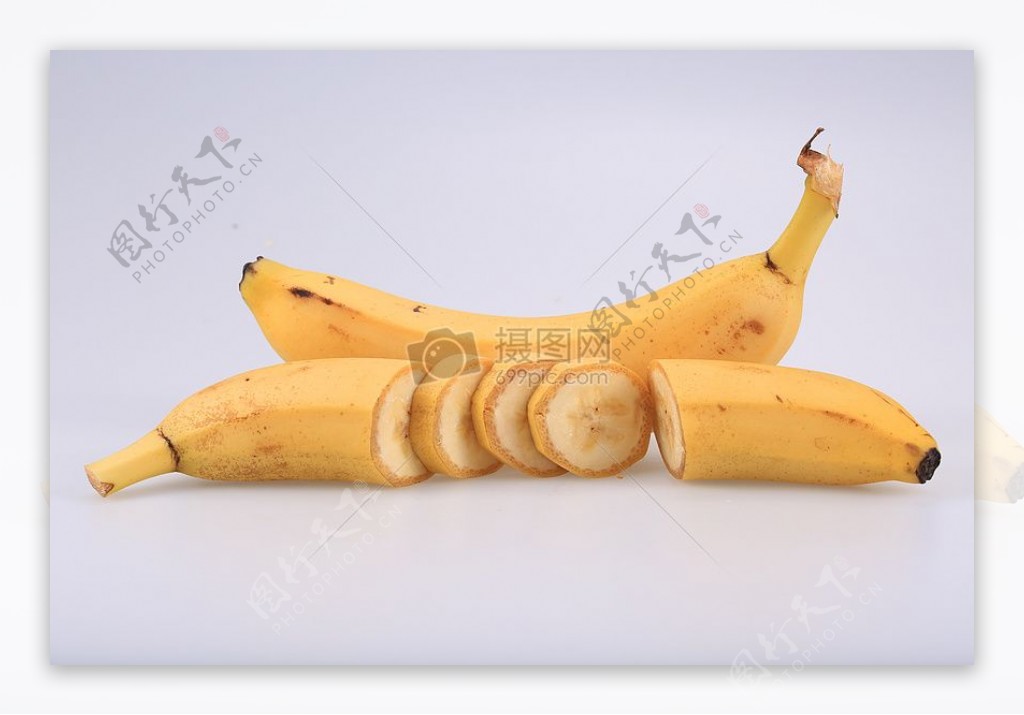 香蕉切片与完整香蕉