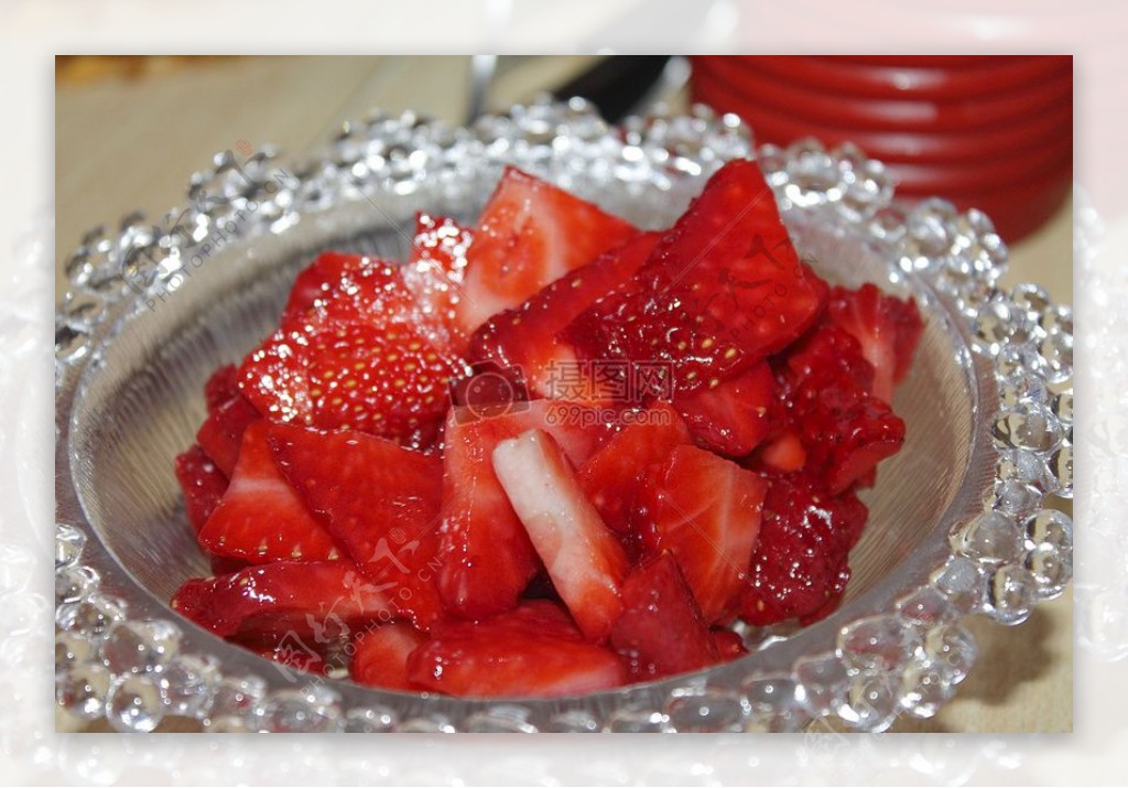 水果切开的草莓