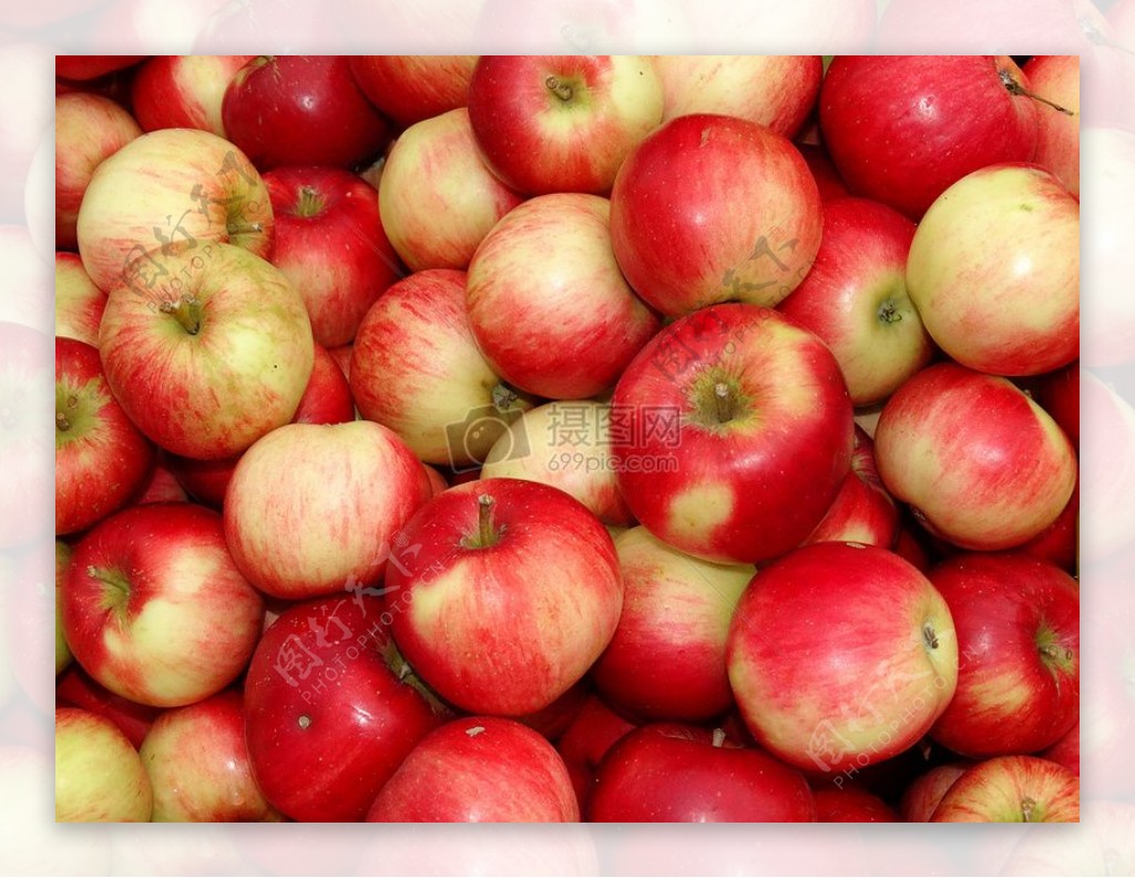 一堆红色的苹果