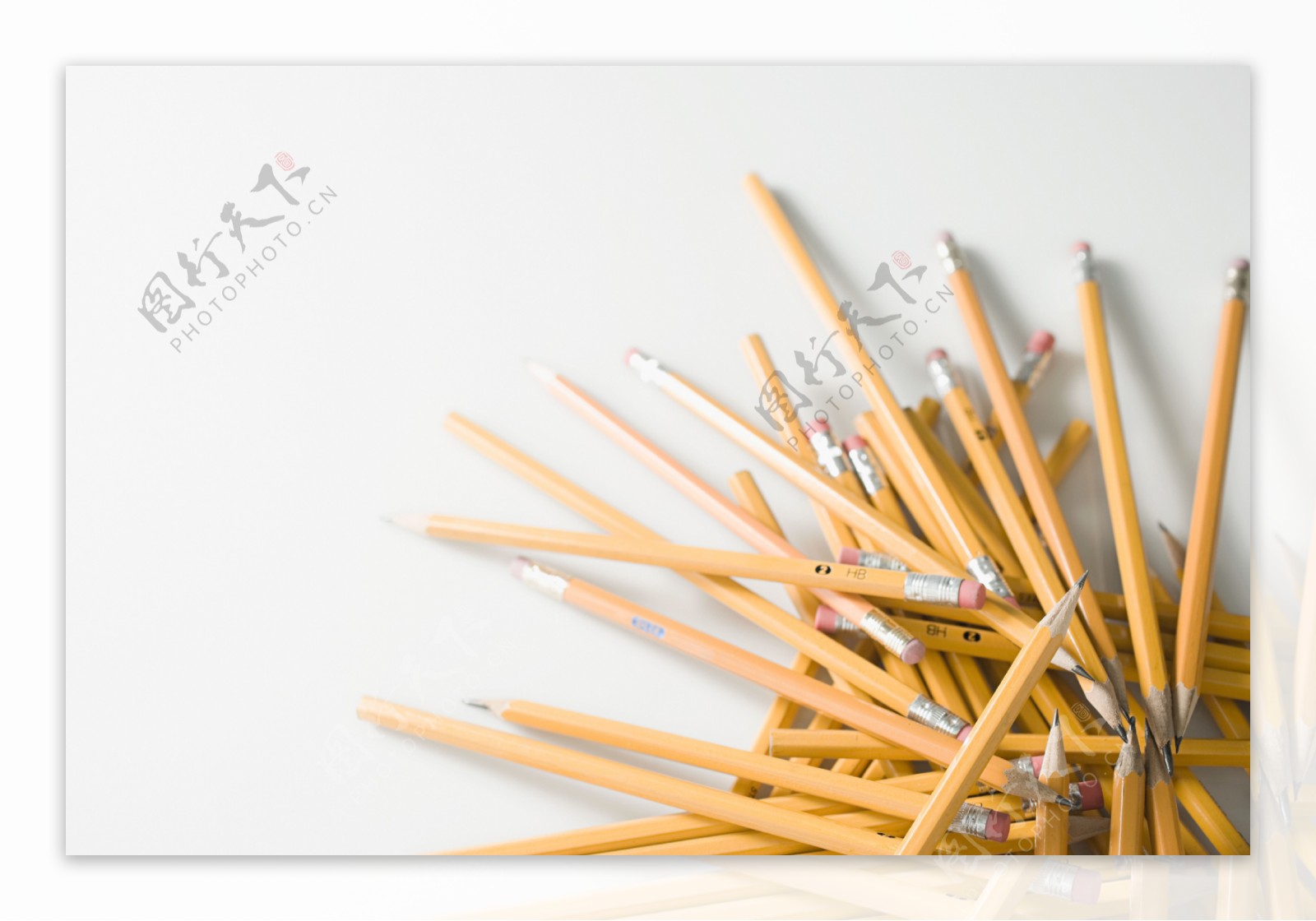 一堆铅笔学习工具图片