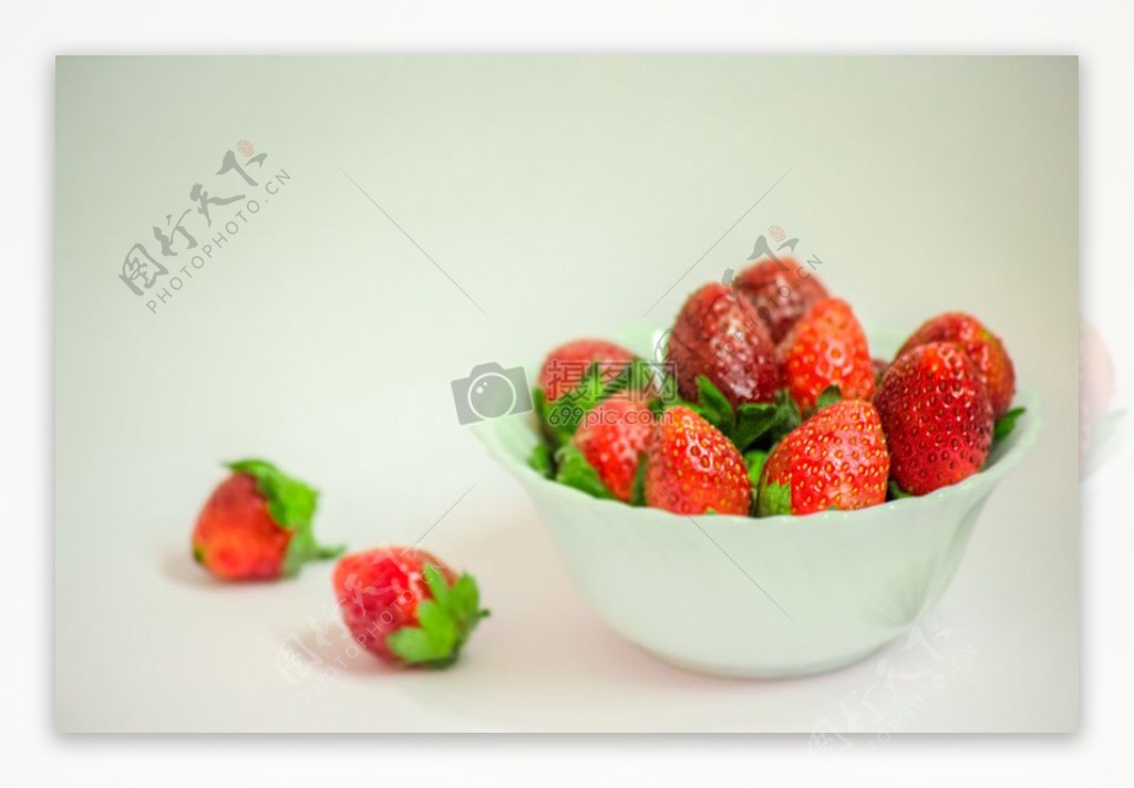 食品健康红色水果白草莓