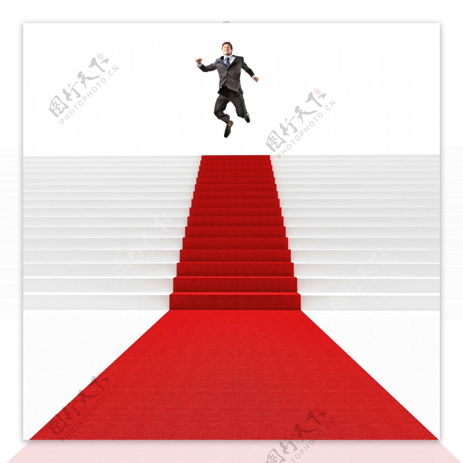 商务男士与红地毯阶梯图片