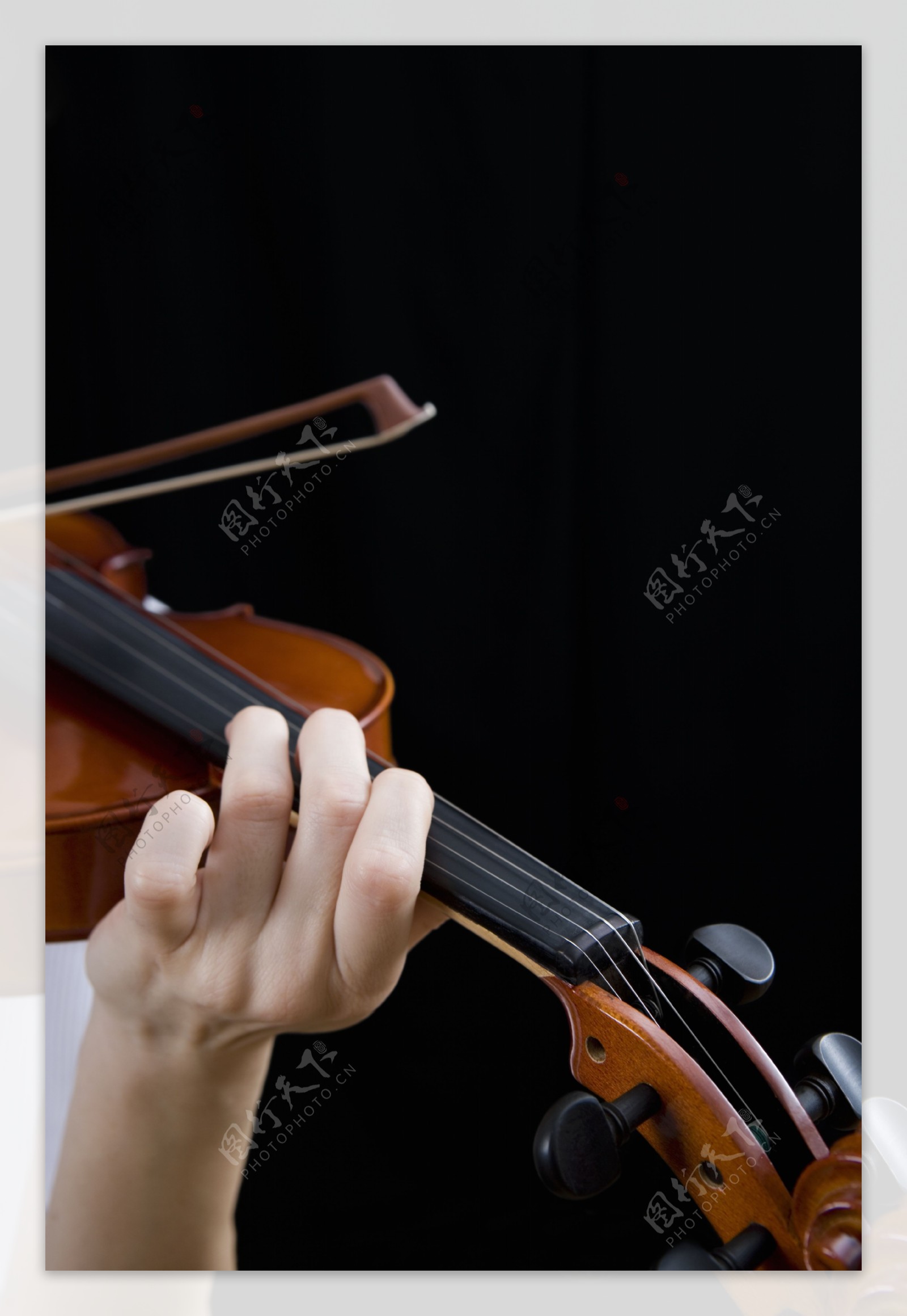 小提琴演奏图片