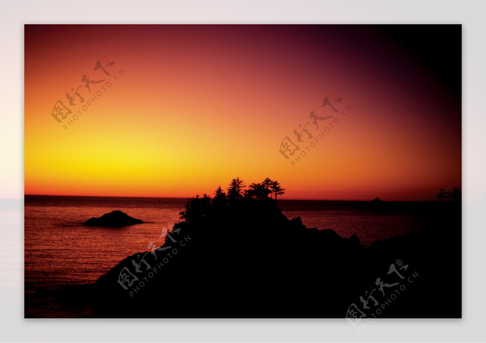 黄昏时的大海美景图片