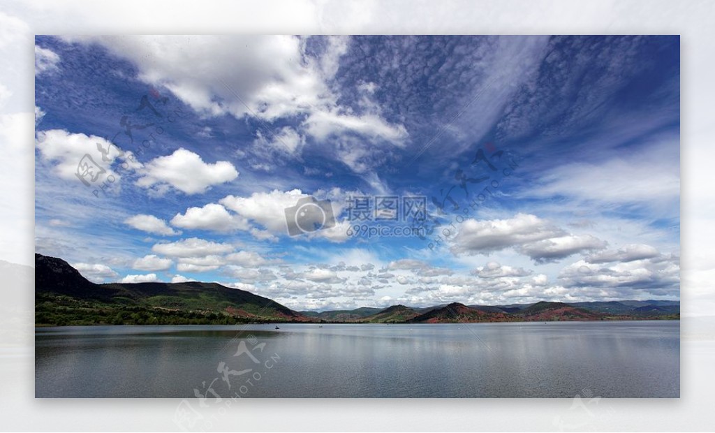 山天空水云蓝色湖丘陵公共领域图像