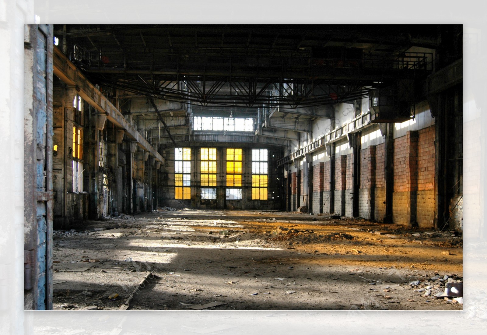 破旧废弃厂房图片