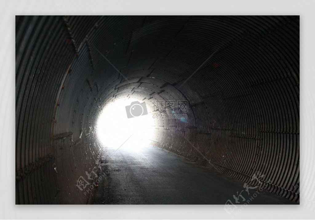 镜头下的隧道