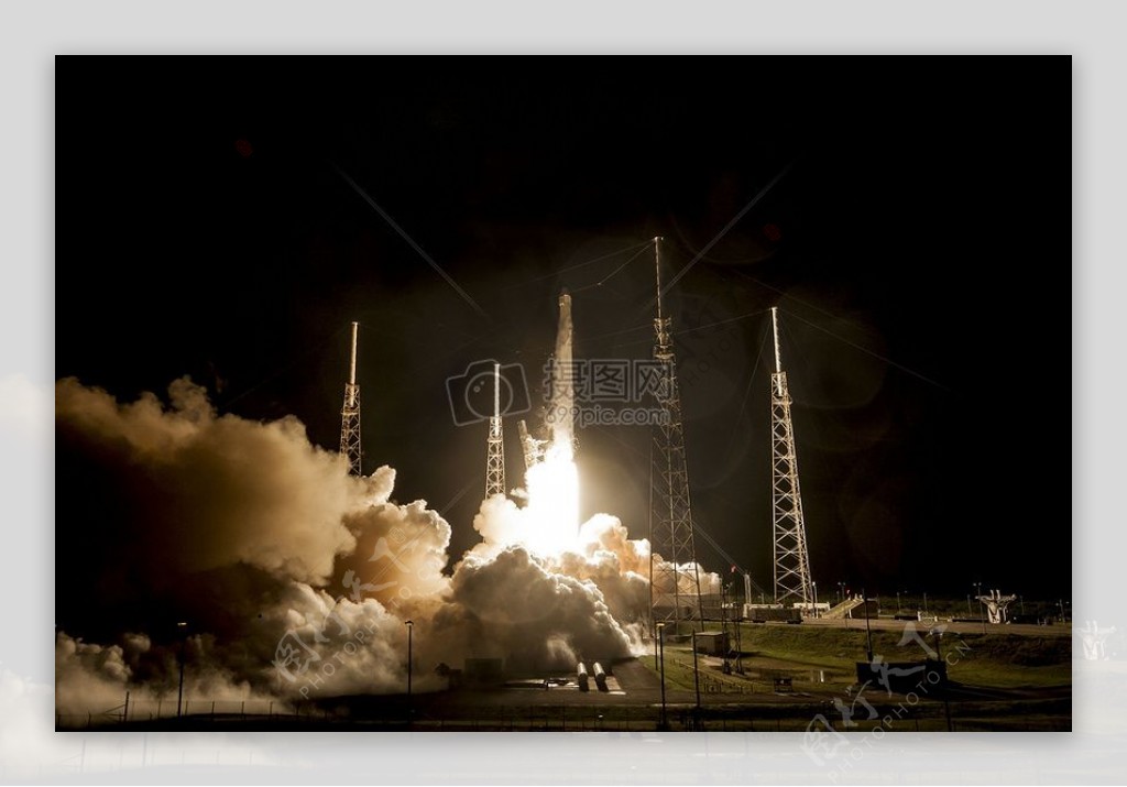 火箭发射夜倒计时Spacex公司升空启动火焰推进