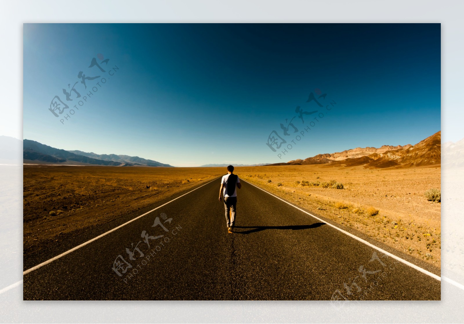 沙漠公路骑行图片