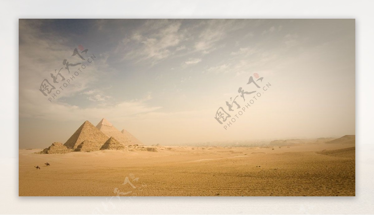 埃及的沙漠与金字塔图片