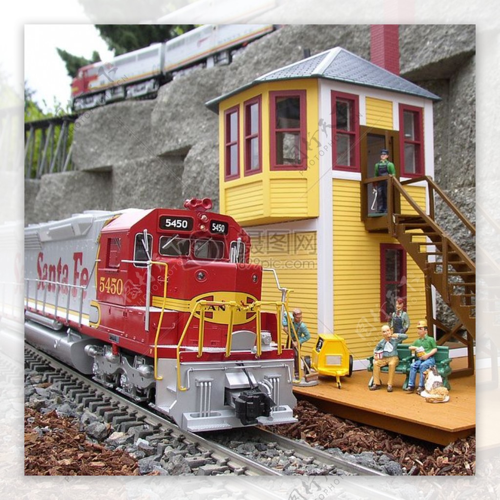 铁轨上的火车模型