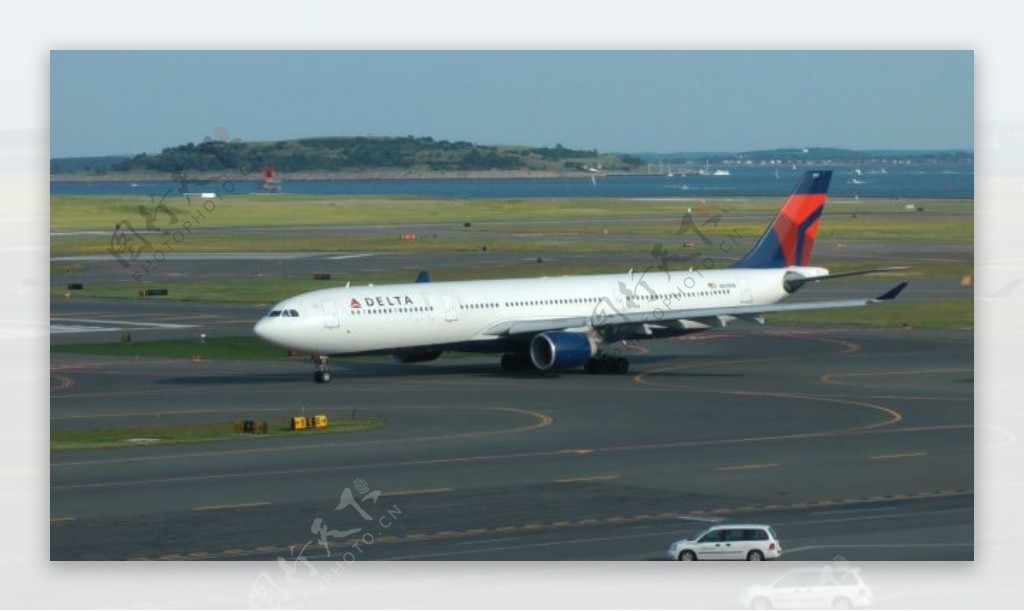 大型客机跑道上准备起飞机场停机坪高清视频