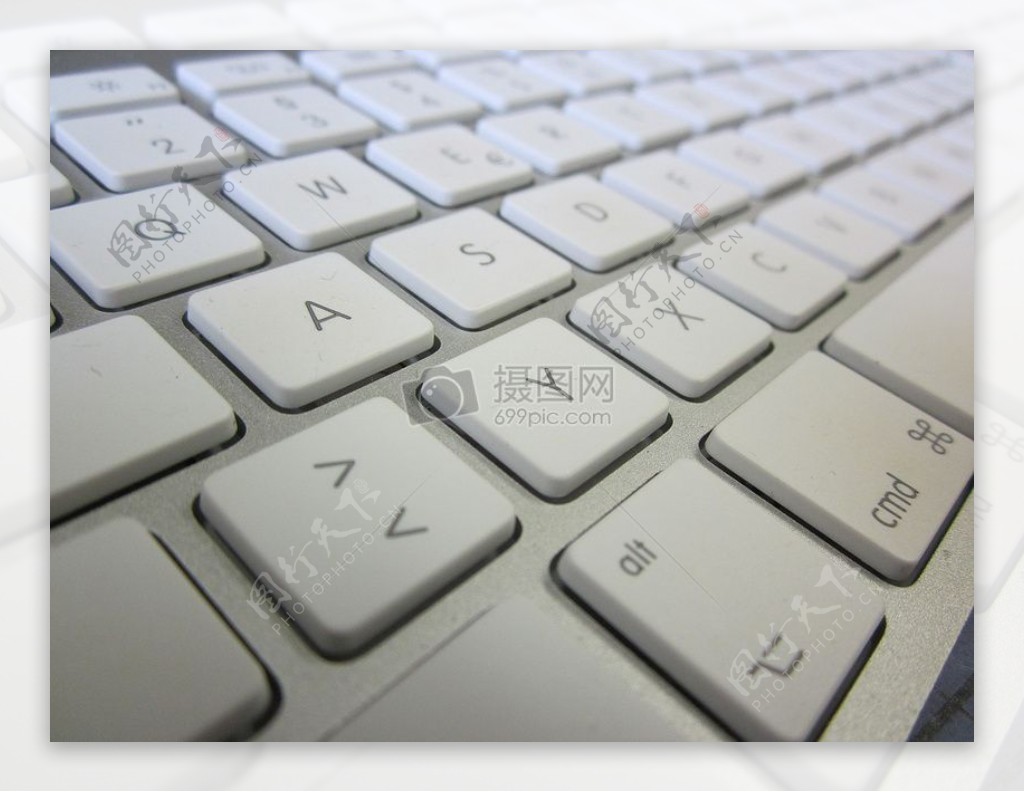白色按键的键盘